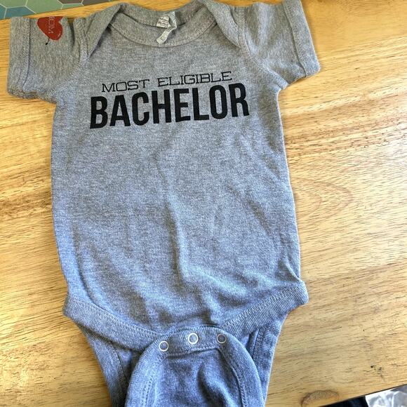 11+ pcs Baby 0-3 months clothes 5 one-piece 1 shirts 5 pairs of socks - Picture 7 of 9